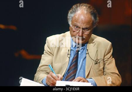 Michel Polac sur le plateau de son émission 'libre et change', diffusée sur la chaîne M6. 1988 Banque D'Images