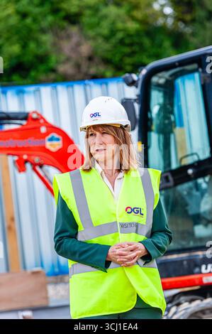 La chancelière de l'Échiquier Rachel Reeves lors d'une visite à Farsley à Leeds, West Yorkshire, un nouveau projet de développement à Springfield Mills. Banque D'Images