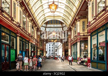 Leadenhall Market – charme historique et vie urbaine. Londres Banque D'Images