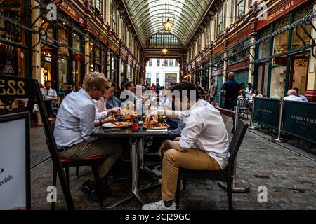 Leadenhall Market – charme historique et vie urbaine. Londres Banque D'Images