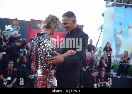 Venise, Italie. 04th Sep, 2025. Valeria Golino et Roschdy Zem assistent au tapis rouge du film « Duse » au 82e Festival de Venise. Crédit : SOPA images Limited/Alamy Live News Banque D'Images