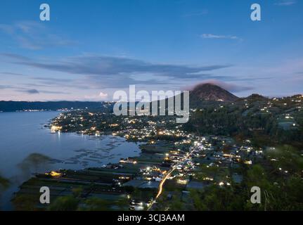 Lever de soleil sur Kintamani avec Gunung Batur, Bali Banque D'Images