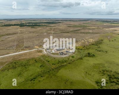 Vue aérienne Eketorp Ringfort : un voyage dans l'âge du fer et le passé viking de la Suède. Explorez la forteresse restaurée et le musée vivant sur Öland Banque D'Images