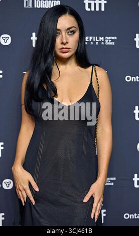 Toronto, Canada. 04th Sep, 2025. Charli xcx assiste à la première mondiale de 'Erupcja' le jour de l'ouverture du Festival international du film de Toronto au TIFF Lightbox à Toronto, Canada, le jeudi 4 septembre 2025. Le festival célèbre cette année sa 50e édition et présentera 291 films du monde entier. Photo de Chris Chew/UPI crédit : UPI/Alamy Live News Banque D'Images