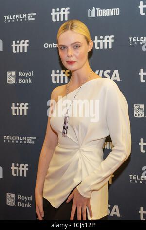 Toronto, Canada. 04th Sep, 2025. Elle Fanning assiste au tapis rouge pour la première de « valeur sentimentale » au Festival international du film de Toronto 2025 au Roy Thomson Hall. Le 4 septembre 2025 à Toronto, Canada. (Photo de Leonardo Ramirez/ Eyepix/Sipa USA) crédit : Sipa USA/Alamy Live News Banque D'Images