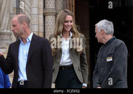 Londres. ROYAUME-UNI. 04 sept. 2025. Catherine, Princesse de Galles (C) et Guillaume, Prince de Galles (l) visitent le Musée d'histoire naturelle de South Kensington, Londres. Crédit : Dinendra Haria/Alamy Live News Banque D'Images
