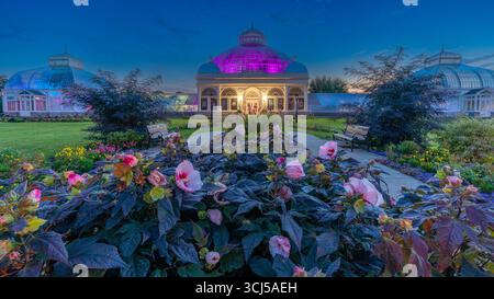 Buffalo & Erie County Botanical Garden Conservatory à Blue Hour Banque D'Images
