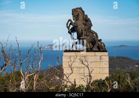 Le Desert Mounted corps Memorial, Mount Clarence, Albany, Australie occidentale. En arrière-plan, on trouve l'île Michaelmas (à gauche) et l'île Breaksea. Banque D'Images