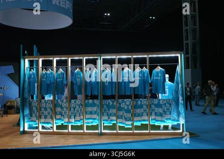 Birmingham NEC. Vendredi 5 septembre 2025. La conférence du Parti réformiste commence. SUR LA PHOTO : des maillots de football aux couleurs du Parti Refrom, représentant l'esprit d'équipe du Parti réformiste. Bridget Catterall/AlamyLiveNews Banque D'Images