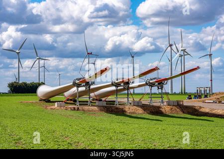 Chantier de construction pour l'agrandissement du parc éolien de Lövenich, dans la zone minière rhénane de lignite, à l'est d'Erkelenz, 4 éoliennes Vestas V162 avec Banque D'Images