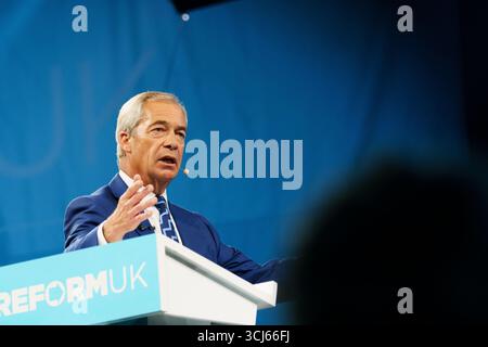 Birmingham NEC. Vendredi 5 septembre 2025. Nigel Farage, chef du Parti réformiste britannique, prononce un discours lors de la conférence du parti. Bridget Catterall/AlamyLiveNews Banque D'Images