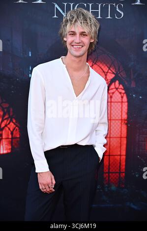 Mason Mecartea BEI der Eröffnung der Halloween Horror Nights 2025 in