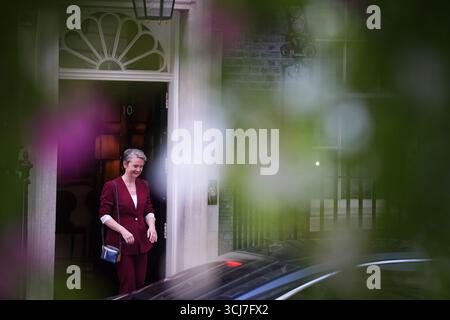 La nouvelle ministre des Affaires étrangères, Yvette Cooper, quitte le 10 Downing Street, à Londres, après le remaniement ministériel du premier ministre Sir Keir Starmer après la démission d'Angela Rayner. Date de la photo : vendredi 5 septembre 2025. Banque D'Images