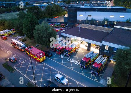 Caserne de pompiers de Ladywood, Birmingham, le 5 septembre 2025. Une énorme participation de véhicules des services d'incendie des West Midlands à la caserne de pompiers communautaires de Ladywood à Birmingham après que la police et les services d'incendie ont travaillé ensemble à la suite de rapports d'un homme agissant de manière suspecte dans la région d'Erdington de la ville vendredi après-midi. À un moment donné, il y avait 12 pompiers, 1 plate-forme hydraulique, une camionnette utilisée pour identifier les substances, 3 véhicules de soutien et le véhicule de commandement de l'incident. La station abrite généralement 2 pompiers et un véhicule 4x4 d'intervention de brigade. On pense que la station était utilisée comme lieu d'intervention dans le cas Banque D'Images
