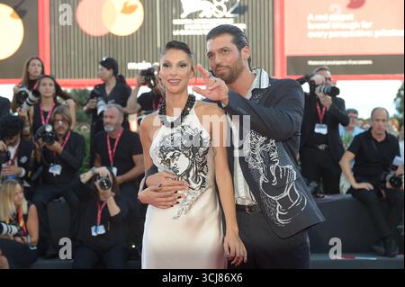 Venise, Italie. 04th Sep, 2025. Sara Bluma et Can Yaman assistent au tapis rouge 'Silent Friend' lors du 82e Festival international du film de Venise à Venise, Italie, le vendredi 5 septembre 2025. Photo de Rocco Spaziani/UPI crédit : UPI/Alamy Live News Banque D'Images