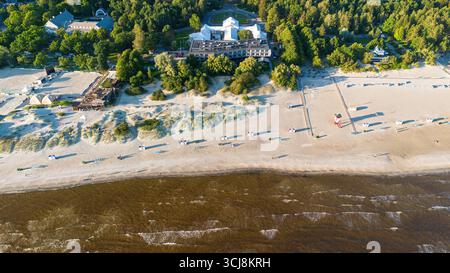 Vue aérienne de Kursaal Hall, les bains de boue de Pärnu, une station balnéaire située sur la côte de la mer Baltique en Estonie Banque D'Images