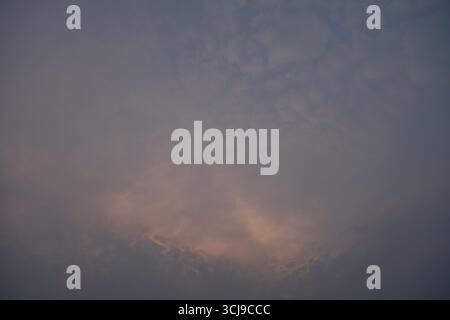Seattle, États-Unis. 5 septembre 2025. La qualité de l'air continue d'être un problème à Seattle alors que l'incendie de Bolt Creek fait rage dans l'État de Washington. R- Day à Georgetown ainsi que Waterfront Pier 58 Grande ouverture sont prévus pour samedi avec une mauvaise qualité de l'air prévue pour le week-end. Crédit : James Anderson/Alamy Live News Banque D'Images