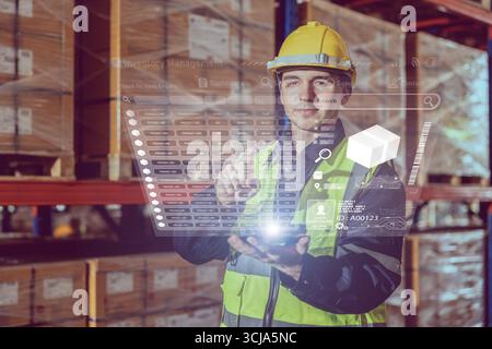 travailleur d'entrepôt professionnel utilisant le concept d'application de logiciel de gestion de cargaison de programme de technologie numérique d'inventaire, Banque D'Images