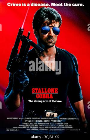 Cobra (1986) réalisé par George P. Cosmatos et mettant en vedette Sylvester Stallone, Brigitte Nielsen et Reni Santoni. La flic de Los Angeles Marion “Cobra” Cobretti est chargée de protéger un témoin d’un culte criminel violent tout en luttant à la fois contre les tueurs et la bureaucratie de son propre département. Photographie d'une affiche américaine originale de 1986 À USAGE ÉDITORIAL EXCLUSIF. Crédit : BFA / Warner Bros Banque D'Images