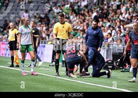 Stockholm, Suède. 06 septembre 2025. STOCKHOLM, SUÈDE 20250906 Sara Kanutte Sørensen Fornes deMalmö change de chaussures lors du match de football suédois féminin de samedi entre Hammarby IF et Malmö FF à la 3Arena. Photo : Henrik Montgomery/TT/Code 10060 crédit : TT News Agency/Alamy Live News Banque D'Images