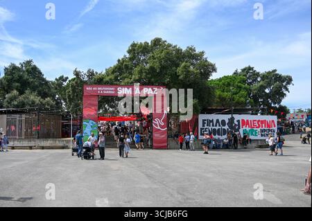 Seixal, Portugal. 6 septembre 2025. Les gens assistent à la Festa do Avante, le festival politique et culturel annuel organisé par le Parti communiste portugais (PCP). Crédit : Ricardo Rocha/Alamy Live News. Banque D'Images