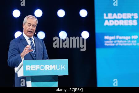 La conférence réformiste britannique Nigel Farage présente son discours à la direction en raison de la démission de la vice-première ministre Angela Rayner. Birmingham UK photo : garyrobertsphotographie Banque D'Images
