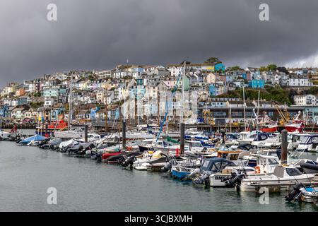 Bateaux amarrés dans le port de Brixham 27/08/2025 Banque D'Images