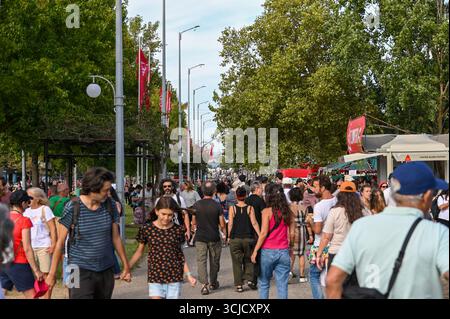 Seixal, Portugal. 6 septembre 2025. Les gens assistent à la Festa do Avante, le festival politique et culturel annuel organisé par le Parti communiste portugais (PCP). Crédit : Ricardo Rocha/Alamy Live News. Banque D'Images