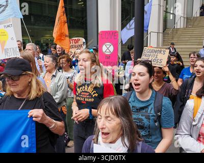 Londres, Royaume-Uni. 06 septembre 2025. 6 septembre 2025, Angleterre, Londres, Camden Council Offices. Lors de la Journée d’action Stop Rosebank, environ 150 manifestants climatiques se sont rassemblés à Londres pour exiger que le gouvernement britannique dise non au développement du champ pétrolier de Rosebank. Crédit : Leo Bild/Alamy Live News Banque D'Images