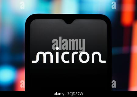 Dans cette illustration photo, le logo Micron Technology est affiché sur l'écran d'un smartphone. Banque D'Images