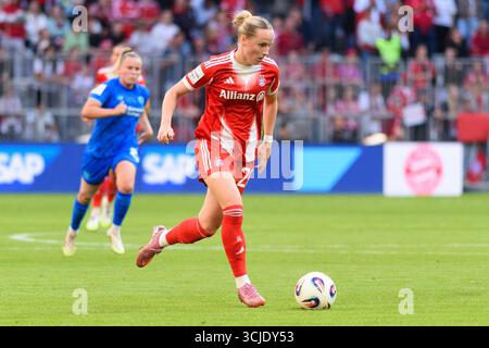 Munich, Allemagne. 06 septembre 2025. Munich, Allemagne, 6 septembre 2025 : Franziska Kett (20 FC Bayern Munich) lors du match Google Pixel Frauen Bundesliga entre le FC Bayern Munich et Bayer Leverkusen à l'Allianz Arena, Munich, Allemagne. (Sven Beyrich/SPP) crédit : photo de presse sportive SPP. /Alamy Live News Banque D'Images