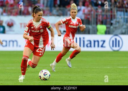 Munich, Allemagne. 06 septembre 2025. Munich, Allemagne, 6 septembre 2025 : Sarah Zadrazil (25 FC Bayern Munich) lors du match Google Pixel Frauen Bundesliga entre le FC Bayern Munich et Bayer Leverkusen à l'Allianz Arena, Munich, Allemagne. (Sven Beyrich/SPP) crédit : photo de presse sportive SPP. /Alamy Live News Banque D'Images