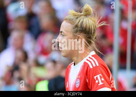 Munich, Allemagne. 06 septembre 2025. Munich, Allemagne, 6 septembre 2025 : Carolin Simon (30 FC Bayern Munich) lors du match Google Pixel Frauen Bundesliga entre le FC Bayern Munich et Bayer Leverkusen à l'Allianz Arena, Munich, Allemagne. (Sven Beyrich/SPP) crédit : photo de presse sportive SPP. /Alamy Live News Banque D'Images