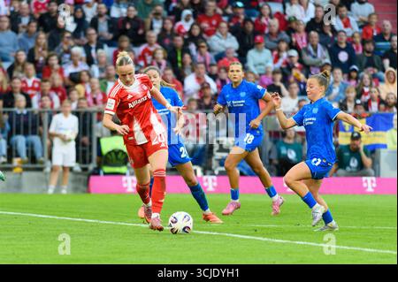Munich, Allemagne. 06 septembre 2025. Munich, Allemagne, 6 septembre 2025 : Franziska Kett (20 FC Bayern Munich) lors du match Google Pixel Frauen Bundesliga entre le FC Bayern Munich et Bayer Leverkusen à l'Allianz Arena, Munich, Allemagne. (Sven Beyrich/SPP) crédit : photo de presse sportive SPP. /Alamy Live News Banque D'Images