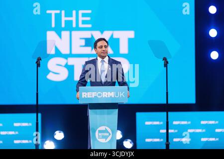Birmingham, Royaume-Uni. 05 SEPTEMBRE 2025. Zia Yusuf, membre senior de Reform UK et chef de 'UK DOGE', le premier jour de la conférence du Parti réformiste, organisée au NEC de Birmingham pour son édition 2025. Crédit Milo Chandler/Alamy Live News Banque D'Images
