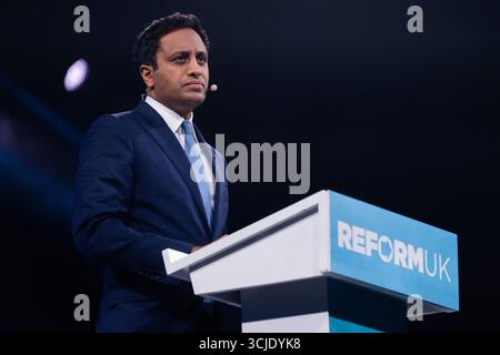 Birmingham, Royaume-Uni. 05 SEPTEMBRE 2025. Zia Yusuf, membre senior de Reform UK et chef de 'UK DOGE', le premier jour de la conférence du Parti réformiste, organisée au NEC de Birmingham pour son édition 2025. Crédit Milo Chandler/Alamy Live News Banque D'Images
