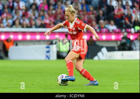Munich, Allemagne. 06 septembre 2025. Munich, Allemagne, 6 septembre 2025 : Carolin Simon (30 FC Bayern Munich) lors du match Google Pixel Frauen Bundesliga entre le FC Bayern Munich et Bayer Leverkusen à l'Allianz Arena, Munich, Allemagne. (Sven Beyrich/SPP) crédit : photo de presse sportive SPP. /Alamy Live News Banque D'Images