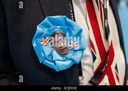 Birmingham, Royaume-Uni. 05 SEPTEMBRE 2025. Rosette Farage le premier jour de la Conférence du Parti réformiste, organisée au NEC à Birmingham pour son édition 2025. Crédit Milo Chandler/Alamy Live News Banque D'Images
