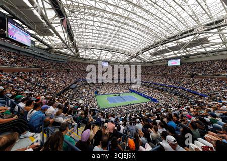 Queens, États-Unis. 06 septembre 2025. Queens, New York. 06 Sep 2025 : vue générale du stade Arthur Ashe lors de la finale féminine entre Aryna Sabalenka et Amanda Anisimova (USA) lors de l'US Open 2025. Crédit : Corleve/Alamy Live News Banque D'Images