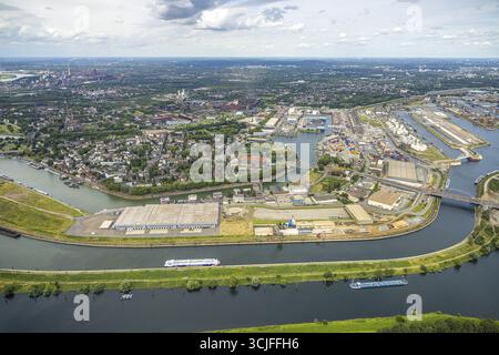 Vue aérienne, Duisburg-Nord, port Duisport Duisburg avec île pétrolière, île de charbon et île de ferraille, quartier local vue Ruhrort, vue lointaine et blu Banque D'Images