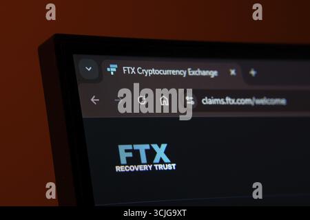 Dhaka, Bangladesh- 02 juin 2025 : gros plan d'un écran d'ordinateur affichant l'interface Web FTX en mode sombre Banque D'Images