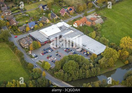 Vue aérienne, centre commercial avec supermarché Rewe et Lidl, Sendenhorster Strasse, Drensteinfurt, région de la Ruhr, Rhénanie du Nord-Westphalie, Allemagne, Shoppin Banque D'Images