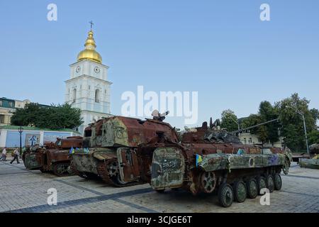 Matériel militaire russe détruit au combat et exposé dans les rues de kiev, Ukraine Banque D'Images