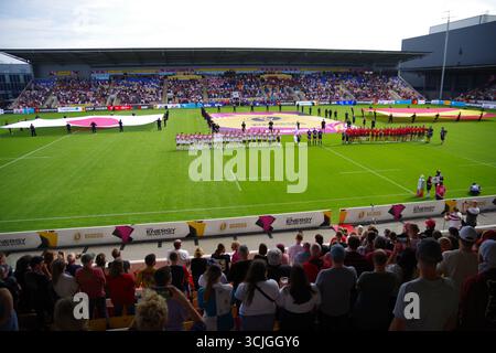 York, Angleterre, 7 septembre 2025. Les équipes du Japon et de l'Espagne s'alignent pour les hymnes nationaux de la Coupe du monde de rugby féminin au York Community Stadium, York. Crédit : Colin Edwards/Alamy Live News Banque D'Images