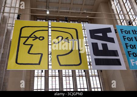 Berlin, Berlin, Allemagne. 7 septembre 2025. Les géants mondiaux de la technologie ont présenté leurs nouveaux gadgets et outils d'intelligence artificielle dimanche 7 septembre 2025, lors du salon de l'électronique grand public IFA à Berlin, l'un des plus grands salons annuels de l'industrie. Des entreprises, dont LG, Toshiba et Samsung, ont présenté des avancées en matière d’appareils intelligents, d’appareils mobiles et de fonctionnalités d’IA de marque Galaxy. Les exposants ont également mis en avant les robots humanoïdes, les nouvelles plateformes logicielles basées sur l’IA et le divertissement à domicile alimenté par les solutions Google TV. Le fabricant de drones DJI et la société de caméras Insta360 ont dévoilé des mises à jour destinées à la fois au prof Banque D'Images