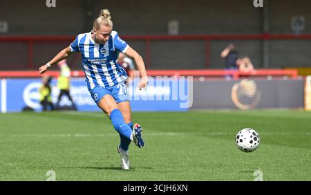 Crawley , Royaume-Uni , 7 septembre 2025 - Rachel McLaughlin de Brighton pendant le match de football de Barclays Women's Super League entre Brighton & Hove Albion et Aston Villa au Broadfield Stadium , Crawley , Royaume-Uni : crédit Simon Dack /TPI/ Alamy Live News Banque D'Images