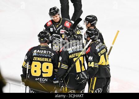Eishockey DEL2 -Testspiel : Krefeld Pinguine vs Düsseldorfer EG AM.07.09.2025 in der Yayla Arena in Krefeld Torjubel der Pinguine nach dem 2 :0 Foto : osnapix Banque D'Images