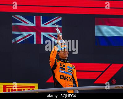 Milan, Italie. 07 septembre 2025. Lando Norris n.4 (McLaren Formula 1 Team) célèbre sa deuxième position sur le podium après la course de formule 1 Pirelli Grand Prix d'Italie. 07 septembre 2025. (Photo de Daniele Marangoni/Sipa USA) crédit : Sipa USA/Alamy Live News Banque D'Images