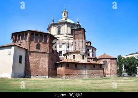Basilique historique de San Lorenzo Maggiore à Milan Banque D'Images