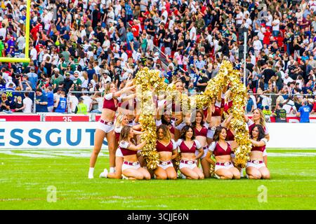 Stuttgart, Allemagne. 07 septembre 2025. Ligue européenne de football, ELF/ Championnat match 2025 : Vikings de Vienne - Stuttgart Surge le 07. Septembre 2025 , dans la MHP Arena , Stuttgart , Allemagne, cheerleader crédit : Frank Baumert/Alamy Live News Banque D'Images